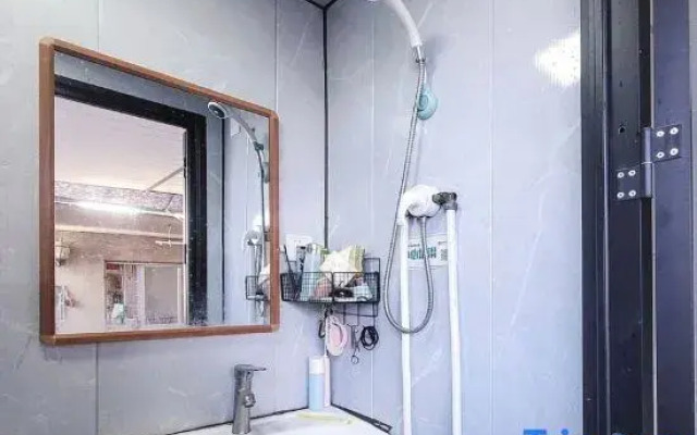 Queer Rainbow Hostel (Kunming Railway Station)