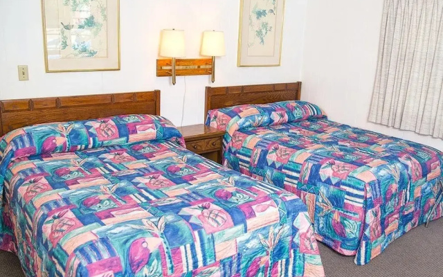 Colonial Motel