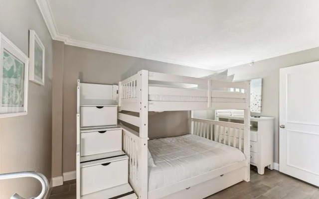 Inlet Reef 403 2 Bedroom Condo by RedAwning