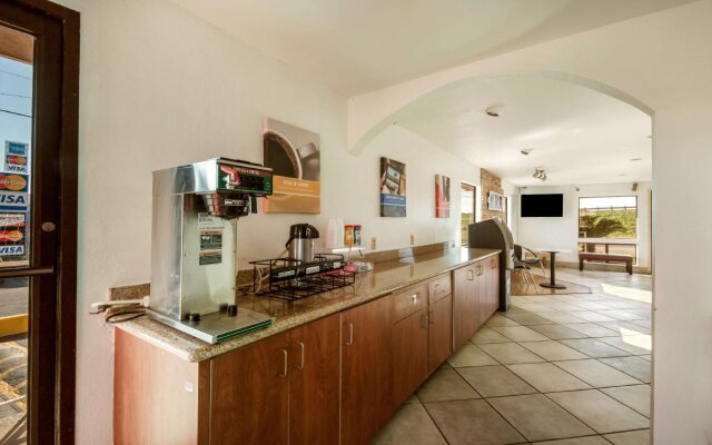 Travelodge by Wyndham San Antonio Lackland AFB North