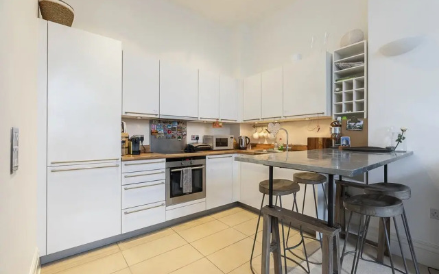 Light & Spacious 1 bed by Battersea Park Sleeps 4