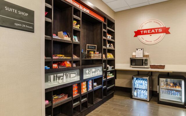 Flag Point Inn & Suites Pratt by FairBridge