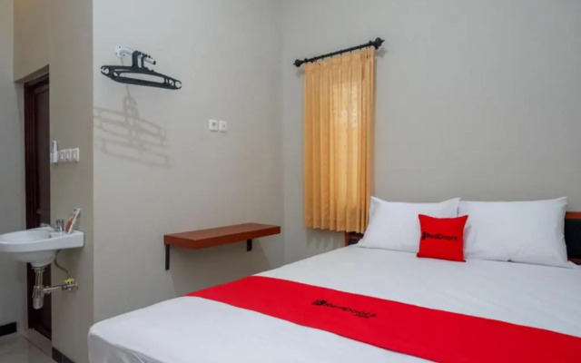 RedDoorz near Kampus UMP Purwokerto 2
