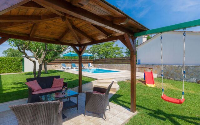 Holiday Home Nikolina (ROJ412)