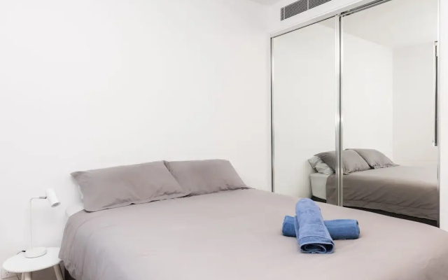 Modern Apartment in Darling Harbour – Guest Rooms – Sydney