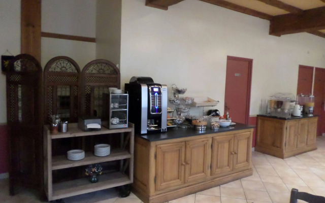 Brit Hotel Acacias