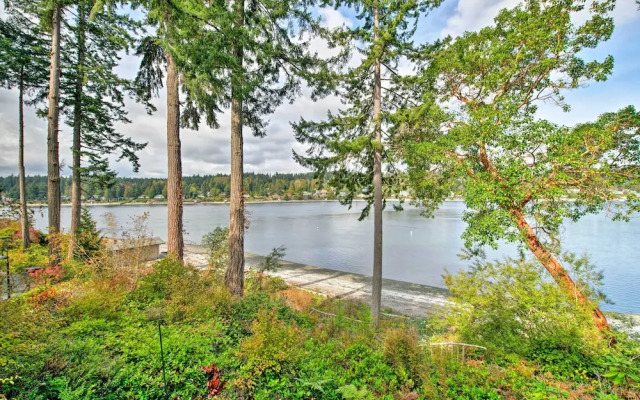Waterfront Bainbridge Island Home: Stunning Views!
