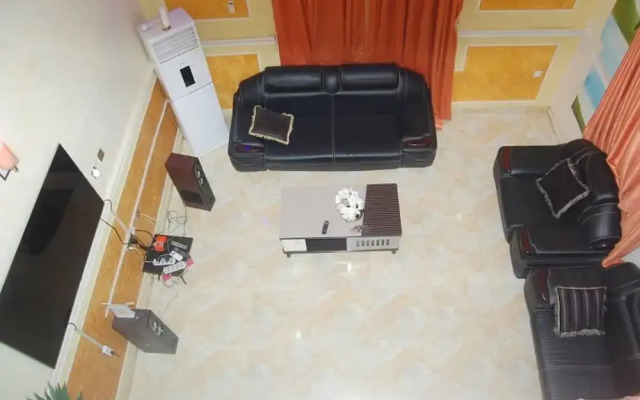 6 Bedroom Serviced Apartments In House in Benin