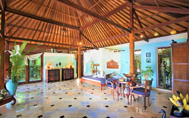 The Mahogany Villa