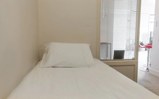 Cosy 2 Bedroom CBD Apartment With Balcony