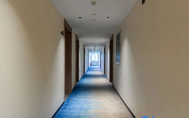 Qingdao Shiguang Hotel (May Fourth Square Ningxia Road Subway Station)