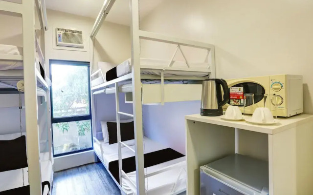MyTown Madrid, Classy Hostel Bunkbeds Makati Metro Manila
