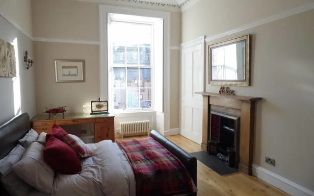 Spacious and Quiet Flat in the Heart of Finnieston
