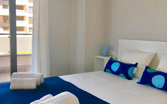 Playa Los Álamos, descanso y ocio en Torremolinos