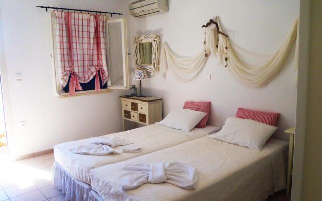 Plori Studios and Apartments