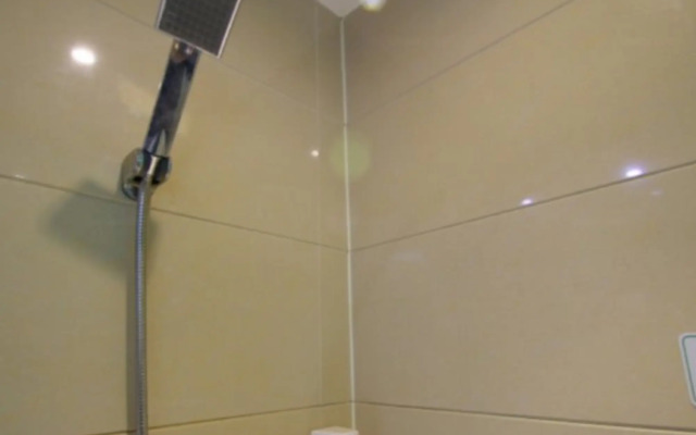 Yiju Light Luxury Hotel (Wujiaochang)