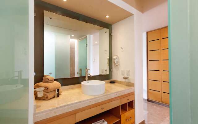Gran Peninsula 3BR Condo By RMH