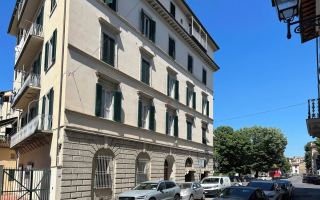 Palestro Apartment by Mamo Florence