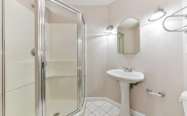 Spacious 3br/2ba on Freedom Trail by Domio