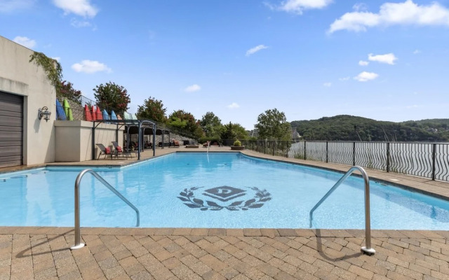 Deluxe 2 Bedroom Villa Lake View