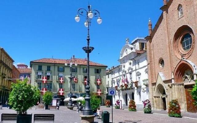 Mini ..Luxury Apartment..White