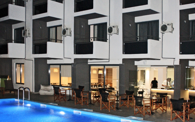 Amphitryon City Hotel