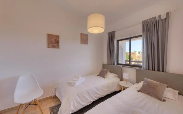 T2 renovated with ocean view Vilamoura