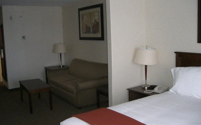 Holiday Inn Express Hotel & Suites Drayton Valley by IHG