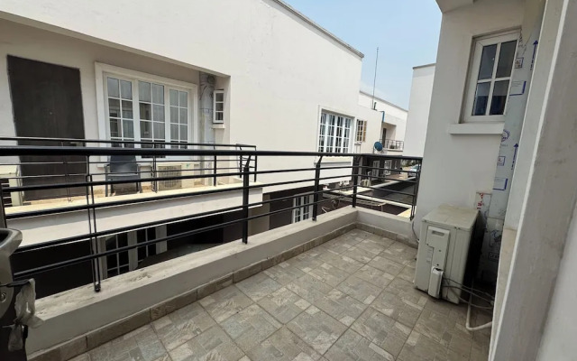 FURNISHED APARTMENTS Duplex