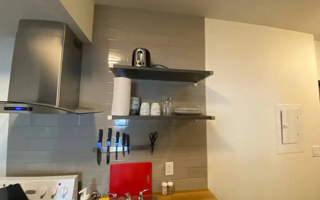 New Dt Apartment Walk To All