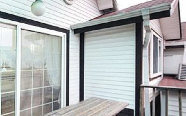 Anmyeondo Blue Ara Pension