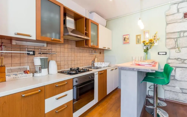 Dante Square Apartment