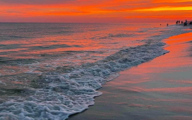 'the Beachcomber' Escape w/ Club Amenities!