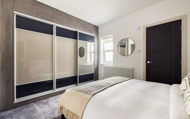 The Battersea Loft - Trendy 3bdr Flat With Patio, London