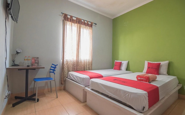 Lebah Villas by RedDoorz