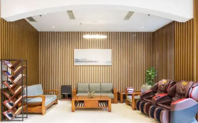 Yuefeng Hotel (Yangjiang Bus Terminal, Wal-Mart)