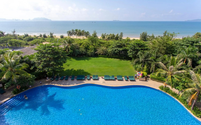 Sanya Seacube Holiday Hotel