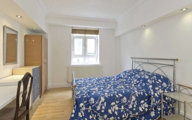 Immaculate 4-bed Apartment Opposite Hyde Park W2