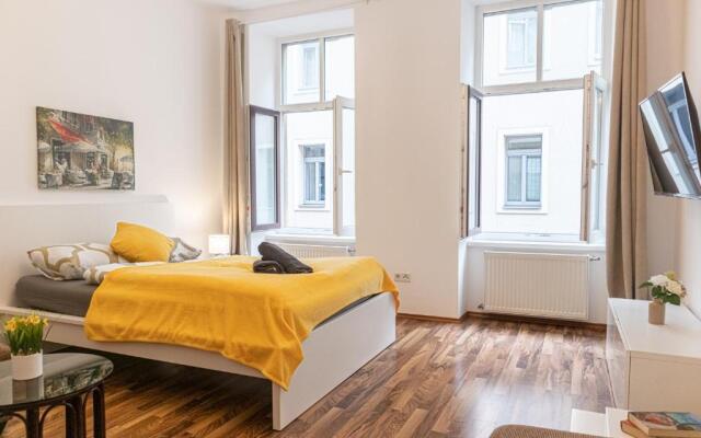 Peaceful 1BR Apt. near Metro Station Längenfeldg.