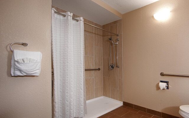 Clarion Pointe Independence - Kansas City