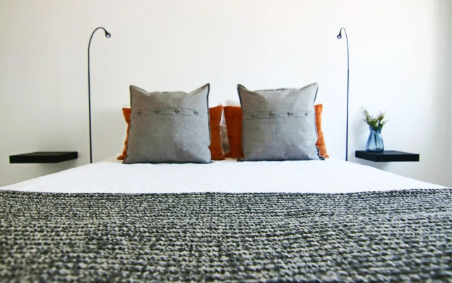 Phaedrus Living: Seaside Executive Flat Harbour 206