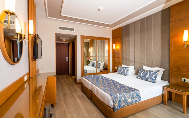 Royal Atlantis Beach