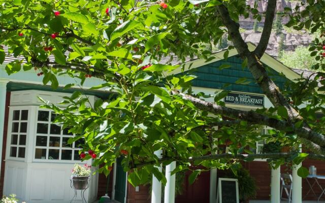 Secret Garden Bed & Breakfast