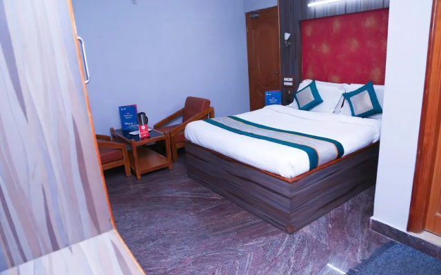 OYO 8828 Holidays Dollars Grand
