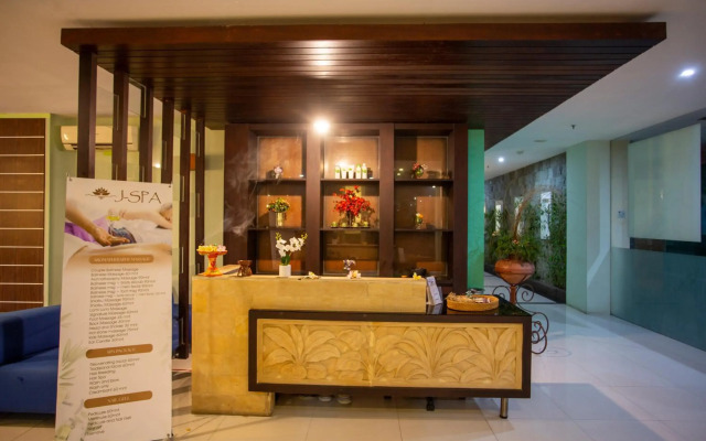Famous Hotel Kuta