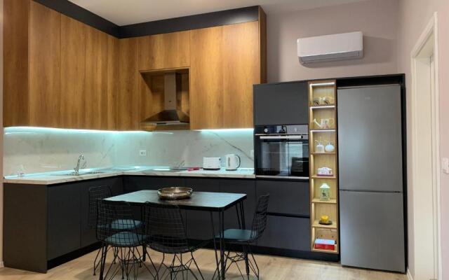 Lovely 1-bedroom Condo in Tirana WiFi-Netflix-AC