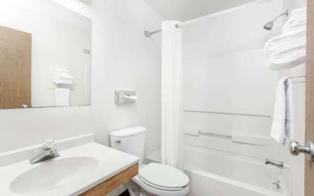 Super 8 by Wyndham Sidney NY