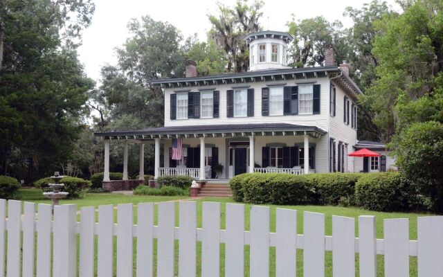 1872 John Denham House Bed and Breakfast