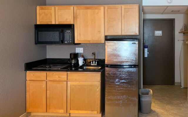 Studio 6 Lincoln, NE - Airport