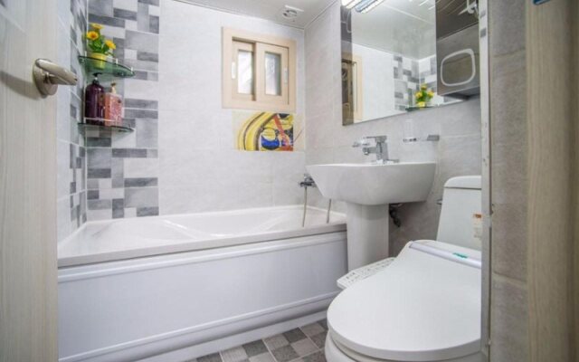 Jeju Maple Happyhouse Pension